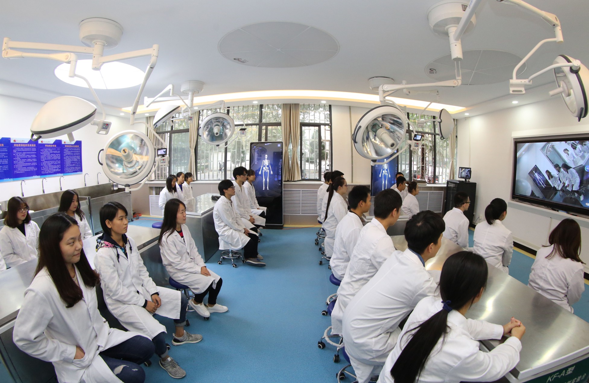 投身医学完美人生