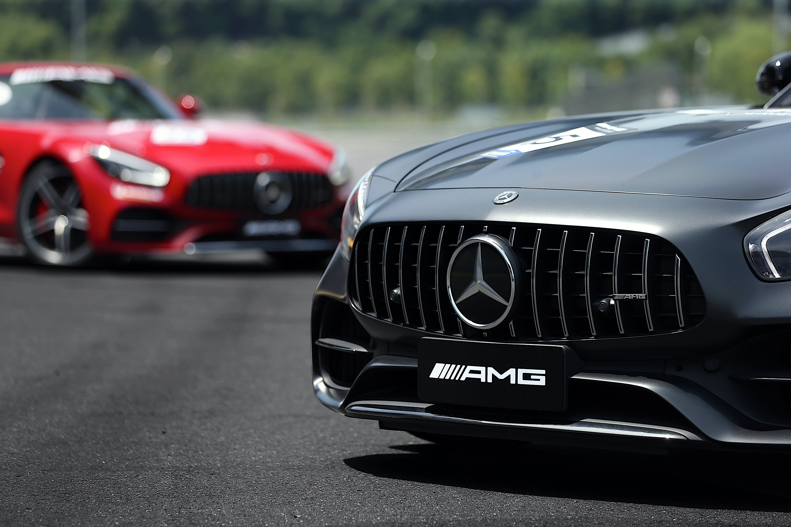 体验中心揭幕当晚,全新梅赛德斯-amg cla 45 4matic 及全新梅赛德斯