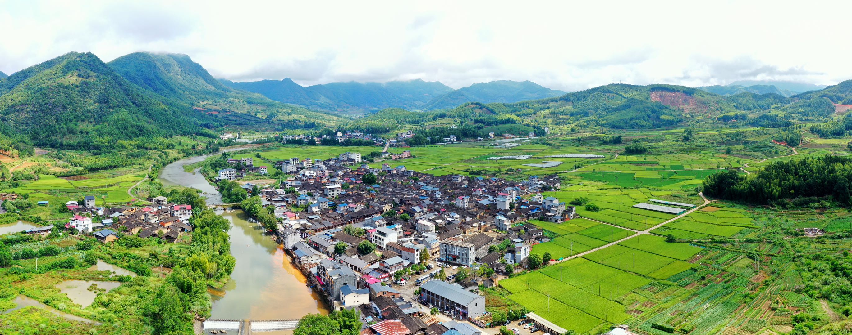 "爱上晋中 牵手南平 出发武夷" 重走万里茶路采访团出征发车仪式昨日