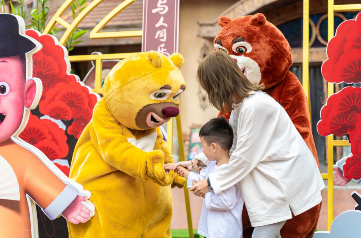 除了有趣的亲子互动活动外,郑州方特梦幻王国还有"木偶腹语""梦幻泡泡