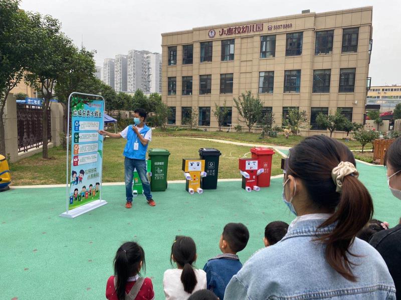 庄闲和游戏-优衣库华南首家衣物新生工坊亮相广州让心爱衣物重获新生