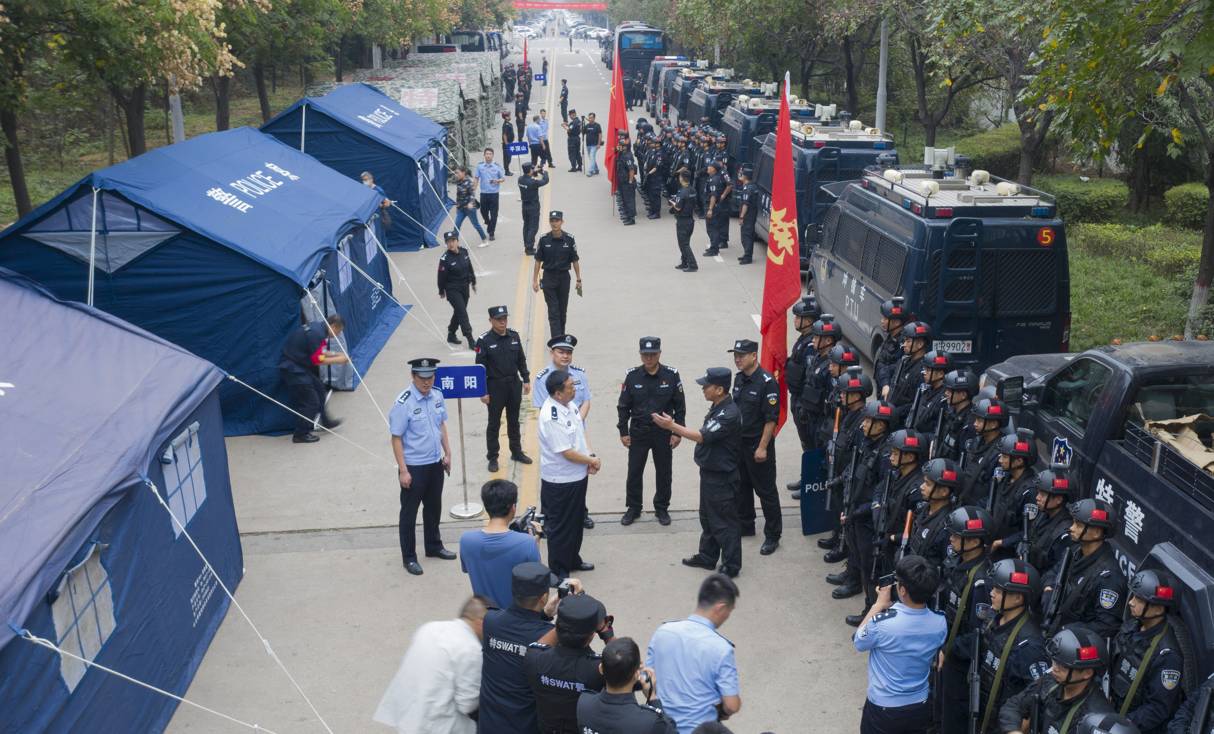 演练现场!8名"暴恐分子"流窜洛阳,河南5市特警联合抓捕