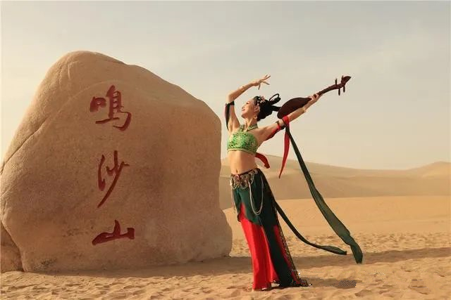 一个人带火一座城?甘肃飞天舞者琪琪凭啥这么火