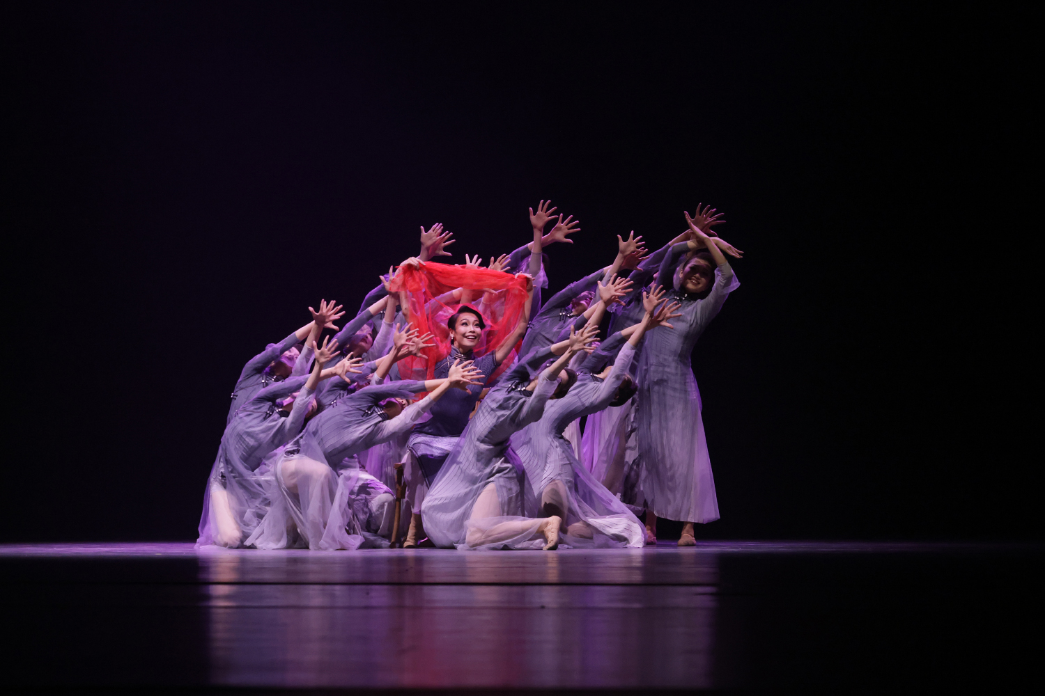 中国舞蹈"荷花奖"评奖演出举行,洛阳参评作品《大河三彩》夺得最高分