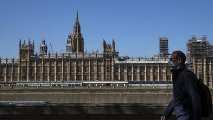 外交部:提醒中国公民关注英国政府提高恐袭风险等级