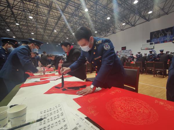 年味渐浓 带你看看空军工程大学航空机务士官学校官兵 就地过年 的喜庆氛围 大河报网