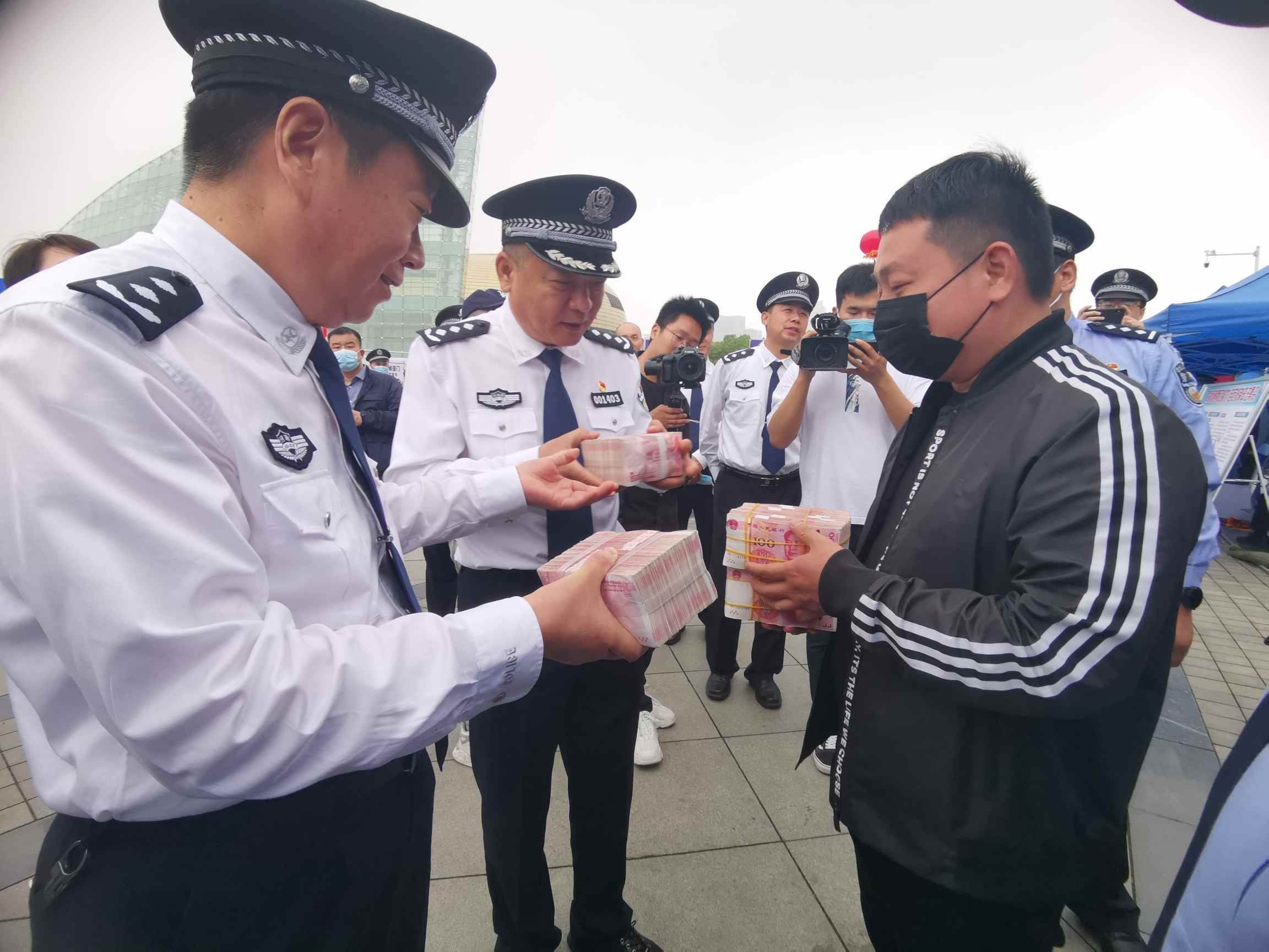 去年郑州共立经济案件890起,挽回损失40余亿元!