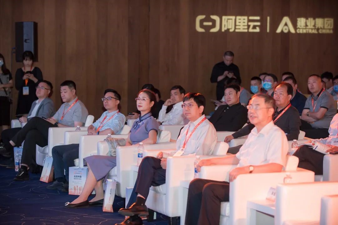 长朱宏任,建业集团总裁王俊,阿里巴巴集团副总裁胡臣杰等领导莅临现场