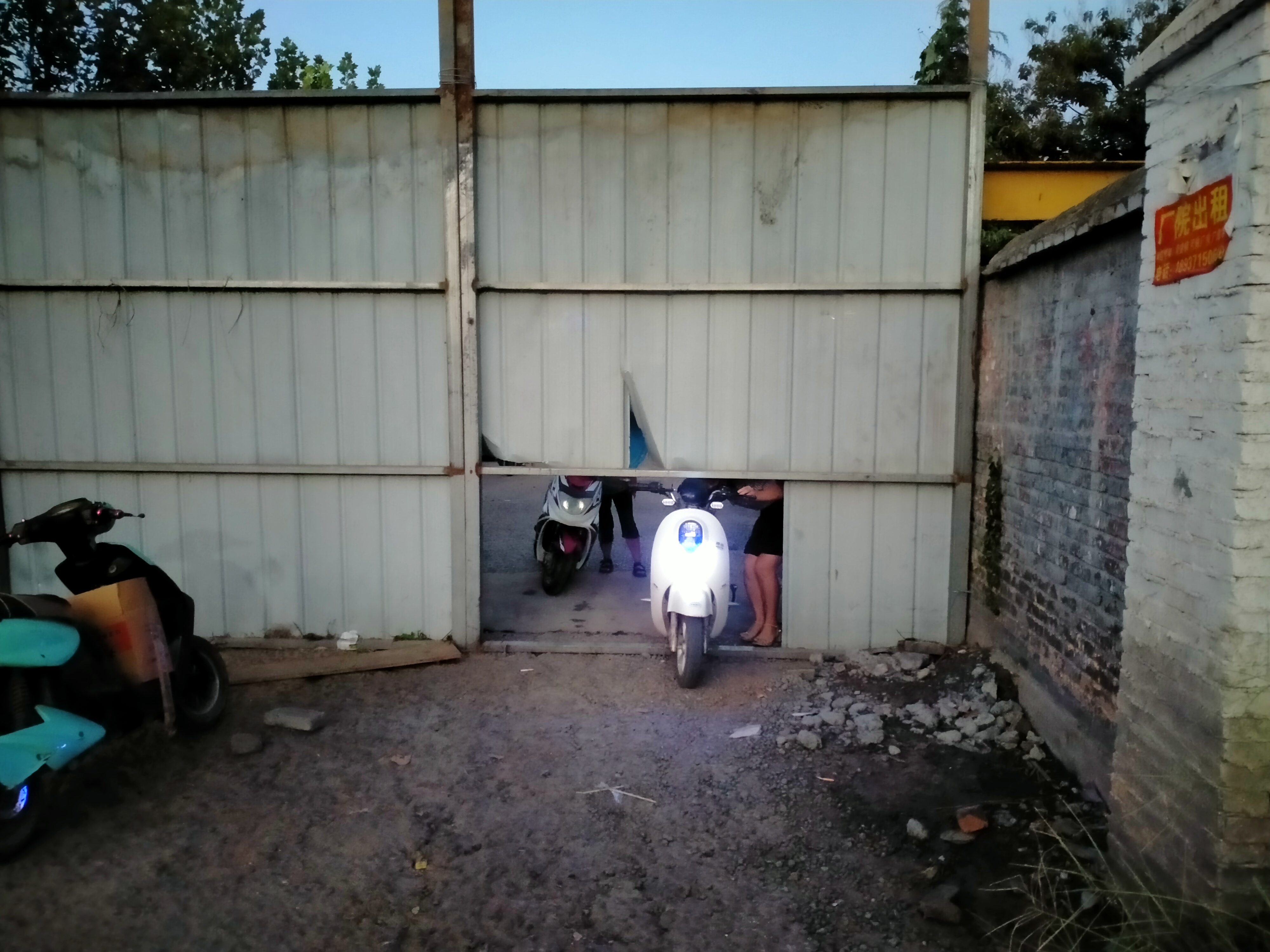 "不从这里过,要多绕行马寨,马沟5公里左右路程,来回钻,很不方便.