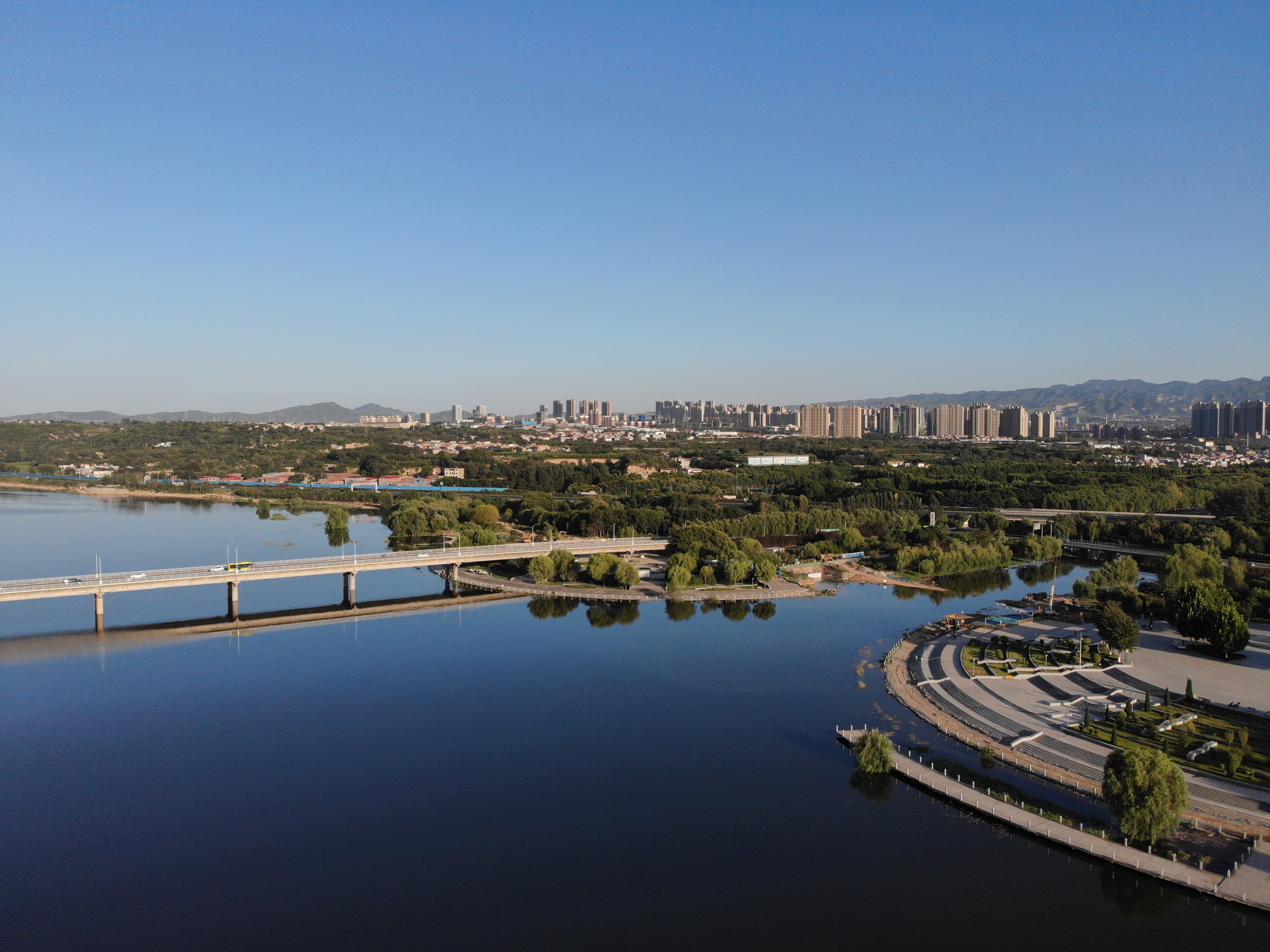 图示:水城交融,市民生活环境日趋改善   郑州市生态环境局巩义分局 供