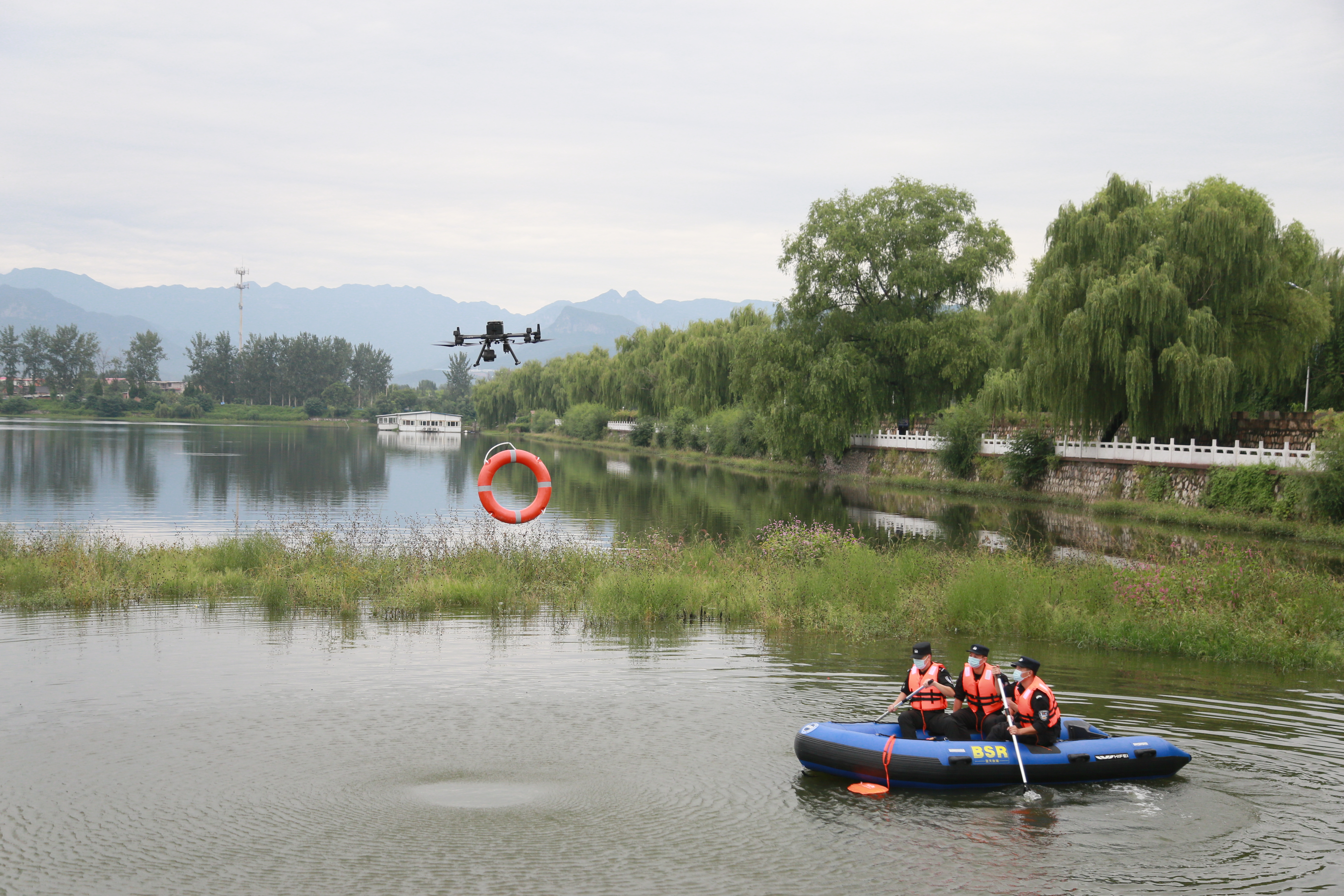 【图片新闻】水上救援,应急处突……河南警用多功能无人机"助阵"
